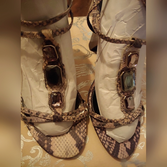 Snakeskin Triangle Heeled Sandal - Picture 7 of 8